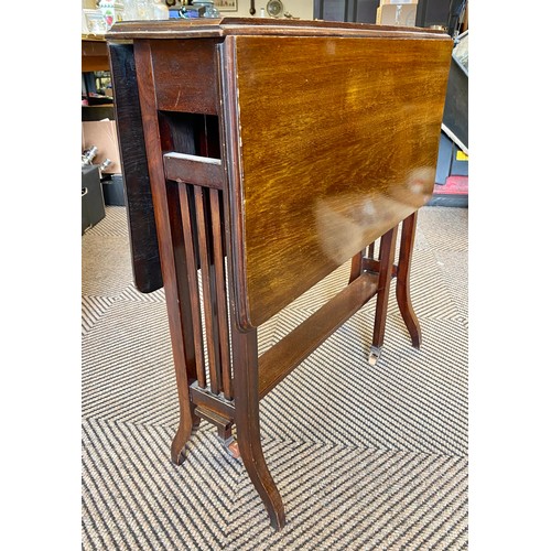 498 - Mahogany drop leaf tea table, 72cm high