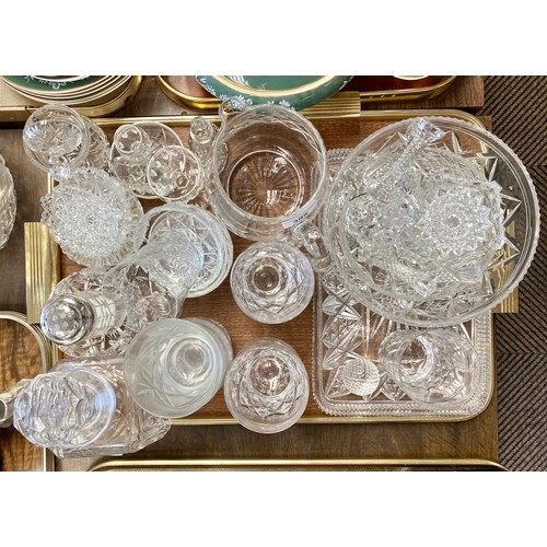 305 - Assorted cut glass crystal to include Bank of England Golfing Society decanter, ashtrays, tray, scen... 