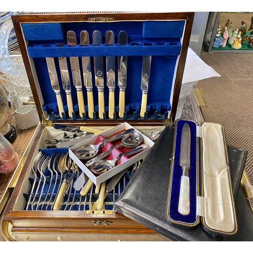 306 - Assorted cased flatware