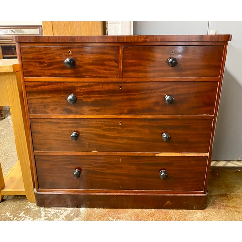 557 - Mahogany two over three chest of drawers, H 98cm, W 106cm, D 50cm