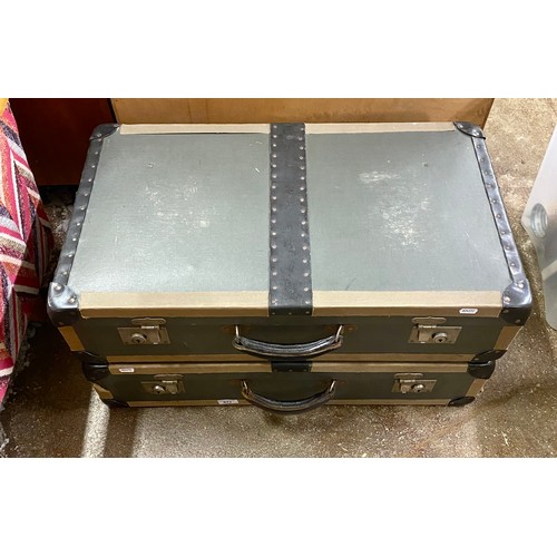 671 - Two vintage suitcases