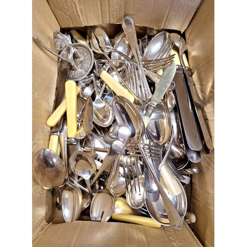 371 - Large quantity of flatware 