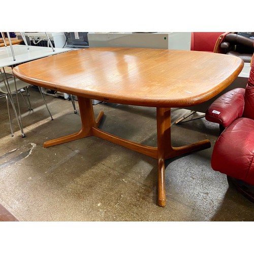 637 - Mid Century extending dining table