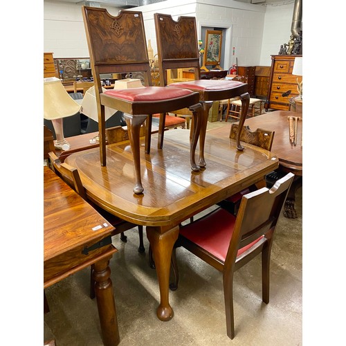 564 - Extending mahogany dining table with six matching red leather dining chairs and matching sideboard