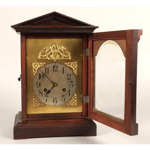 43 - Mahogany cased mantel clock, 36cm x 24cm