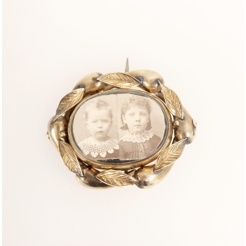 431 - Victorian yellow metal double sided photo swivel locket.