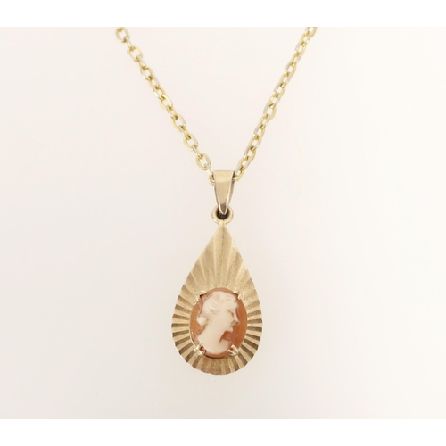 436 - 9ct gold cameo pendant, 2.2g, on a plated chain.