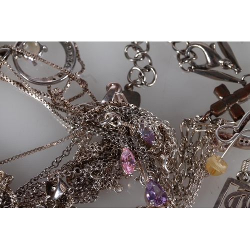 444 - Selection of silver and white metal jewellery incl. necklaces, pendants, etc. (qty).