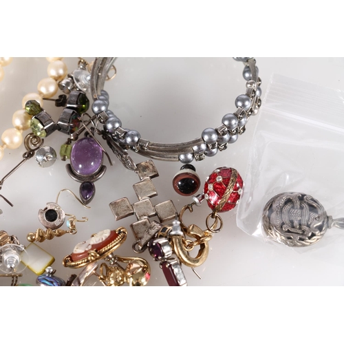 458 - Costume jewellery incl. bangles, necklaces, earrings etc. (qty)