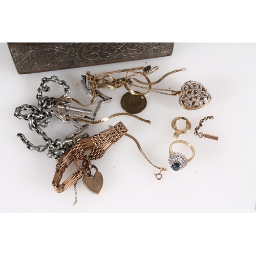 484 - Small selection of costume jewellery incl. white metal albert chain, heart shape locket etc. in silv... 