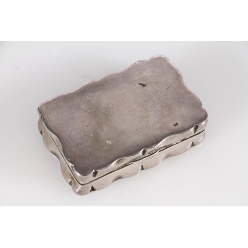 485 - Early 20thC hallmarked silver snuff box, town assay mark not present, W5.5cm.