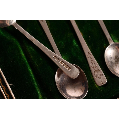 487 - Set of six Geo. V silver coffee spoons, Edward and Sons Glasgow 1928, in original retailers box, sil... 