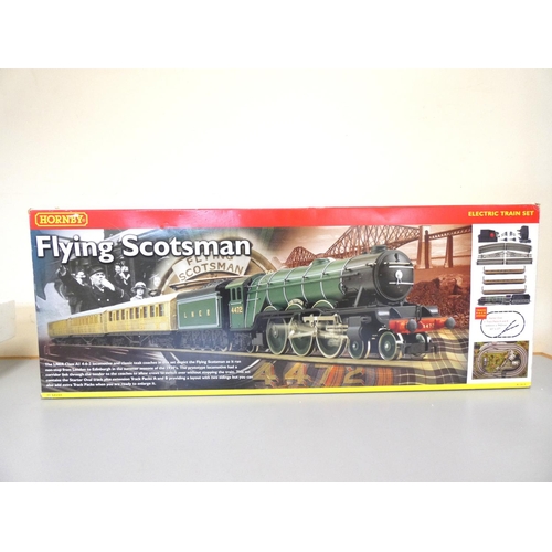 222 - Hornby. A boxed 00 gauge Flying Scotsman train set with LNER A1 4-6-2 ''Flying Scotsman'' loco ... 