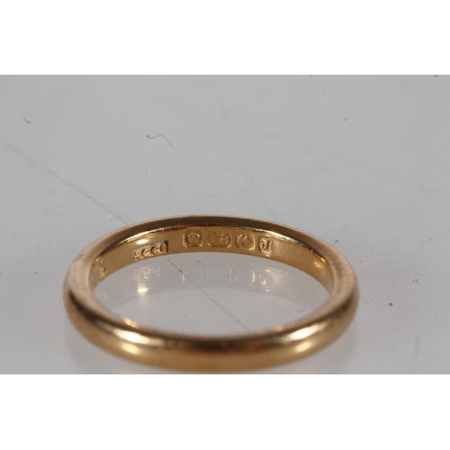 501 - 18ct gold plain wedding band, ring size J, 3.3g.