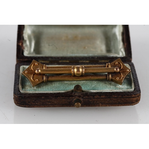 518 - Victorian unmarked yellow metal double bar brooch, 3.4g in leather jewellery box.