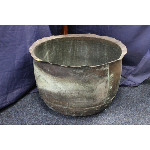 100 - Beaten copper cauldron, 31cm high.