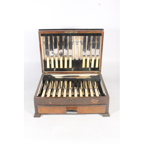 15 - Mid-20th century oak canteen of cutlery.