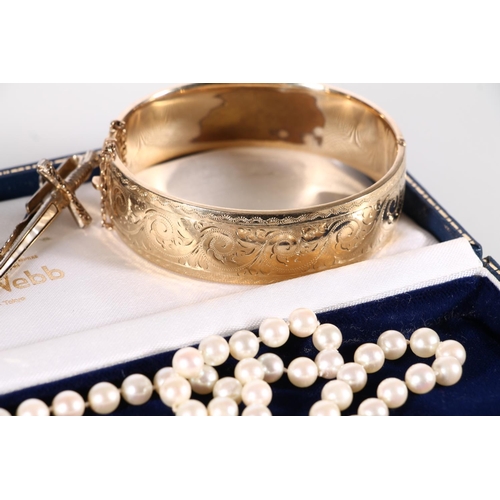 523 - 9ct gold plated metal core bangle, two pairs of yellow metal cufflinks and a pearl necklace in Mappi... 