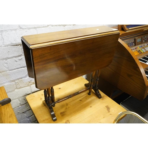 579 - Mahogany Sutherland table, 57cm high.