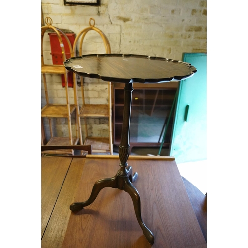 583 - Mahogany wine table, 64 cm tall