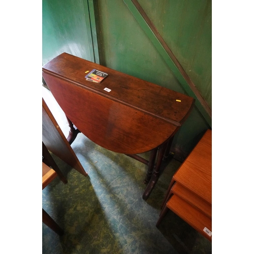 587 - Late Victorian oak drop leaf table, 93cm wide.