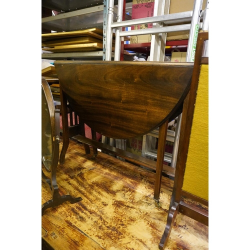 594 - Mahogany gate leg table.