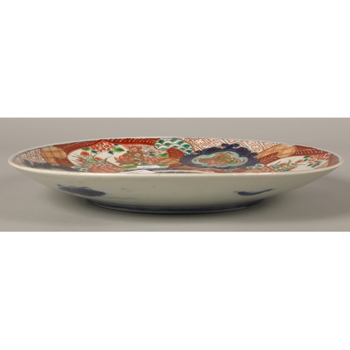 22 - Japenese Arita Imari style charger with gilded dog design, 30cm diameter