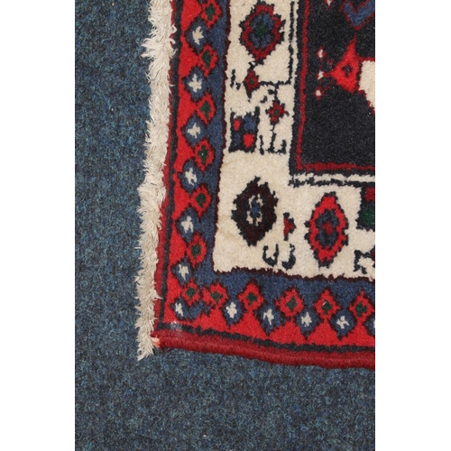 616 - Persian saveh rug, 160cm x 105cm.