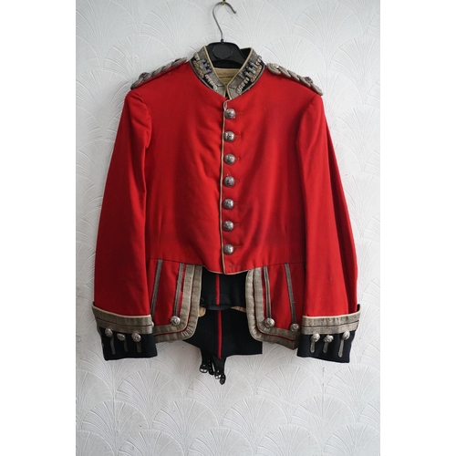 1744 - British army uniform, a red doublet jacket penned to the interior 'G E HUDSON', having Jennens and C... 