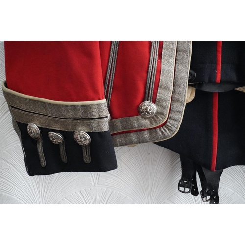 1744 - British army uniform, a red doublet jacket penned to the interior 'G E HUDSON', having Jennens and C... 