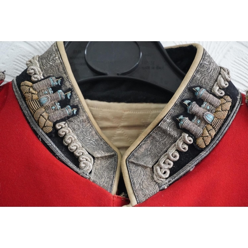 1744 - British army uniform, a red doublet jacket penned to the interior 'G E HUDSON', having Jennens and C... 