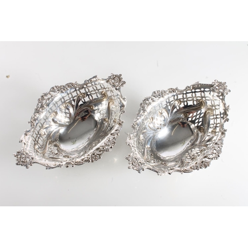 57 - Pair of pierced silver bon bon dishes of boat shape by William Comyns & Sons, London 1889, 291g ... 