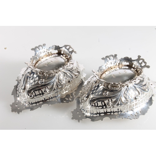 57 - Pair of pierced silver bon bon dishes of boat shape by William Comyns & Sons, London 1889, 291g ... 