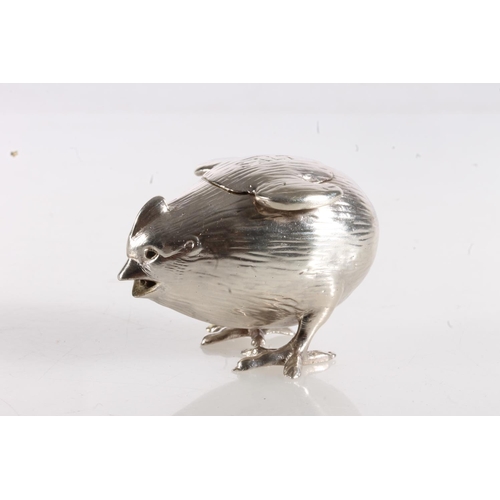 118 - Victorian novelty silver salt pot in the form of a chick, by James Barclay Hennell, London 1878, 54g... 