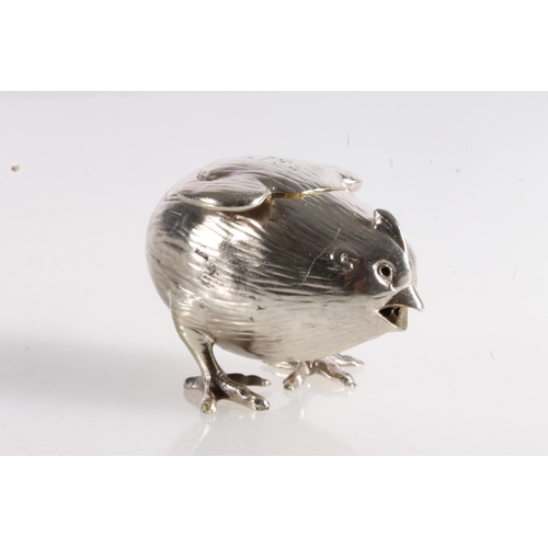 118 - Victorian novelty silver salt pot in the form of a chick, by James Barclay Hennell, London 1878, 54g... 