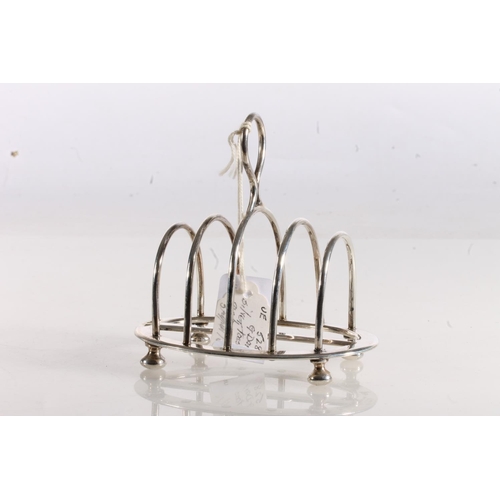 133 - Victorian silver five bar toast rack of oval shape raised on four bun feet, by Walker & Hall, Sheffi... 