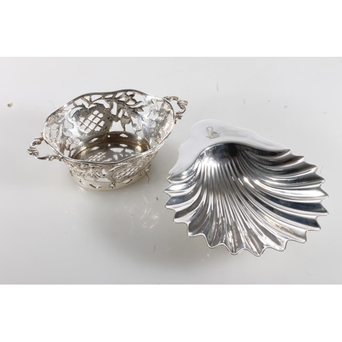 135 - Victorian silver bon bon dish of scallop shell form by Goldsmiths & Silversmiths Co (William Gibson ... 