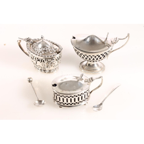 153 - Art Nouveau period pierced silver cruet pot by Nathan & Hayes (George Nathan & Ridley Hayes), Cheste... 