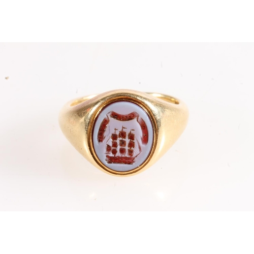 175 - 18ct gold carved sardonyx intaglio seal ring, crest with ship, possibly Jamieson family crest, ring ... 