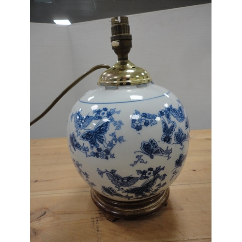 129 - Pair of Creamware ceramic table lamps with two of Chinese style blue and white ceramic table lamps, ... 