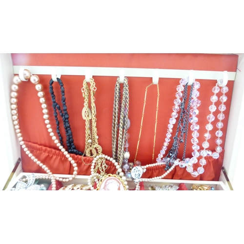 161 - Box of costume jewellery to include chains and brooches, with boxed Parker and Papermate pens.