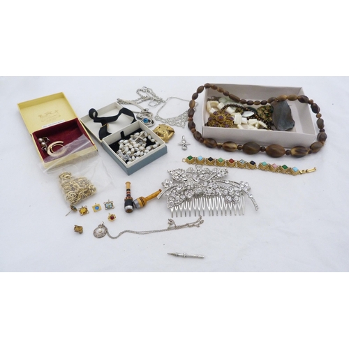 174 - Group of costume jewellery, brooches, necklaces etc.