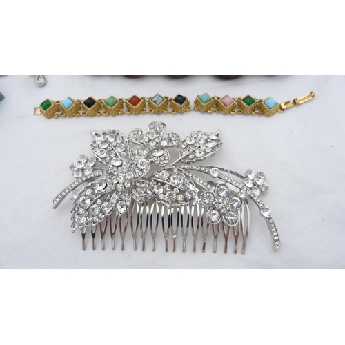 174 - Group of costume jewellery, brooches, necklaces etc.