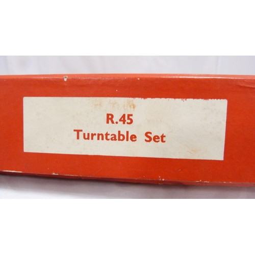 181 - Tri-ang R.45 Turntable set, boxed, with Hornby Tri-ang R.589 ultra modern station construction set, ... 