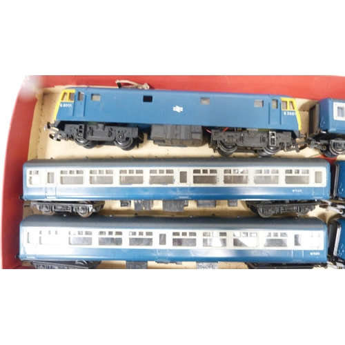 188 - Tri-ang Hornby R644A Inter-City model electric locomotive with Pantograph and 3 passenger coaches, b... 