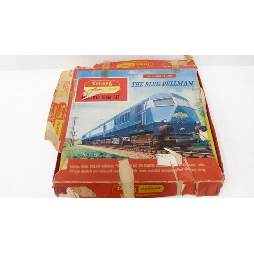 189 - Tri-ang Hornby OO guage The Blue Pullman electric train set, boxed.