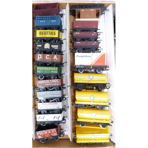 192 - Tray lot of model railway tankers, coaches and rolling stock to include examples by Tri-ang.