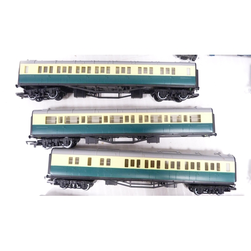 196 - Group of model railway OO guage coaches, with part boxed set of Hornby Railways Coronation Scot elec... 