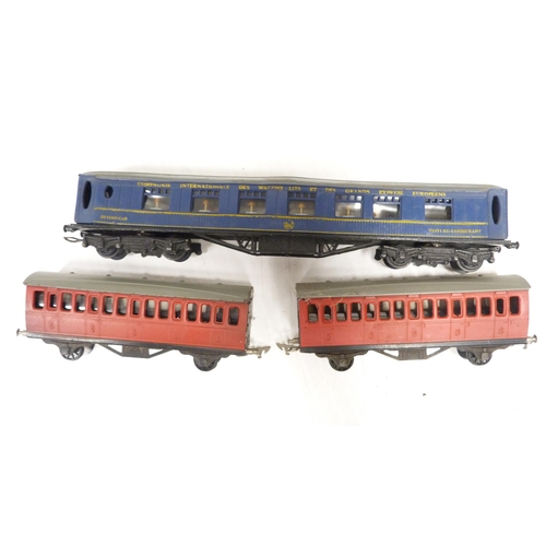 196 - Group of model railway OO guage coaches, with part boxed set of Hornby Railways Coronation Scot elec... 