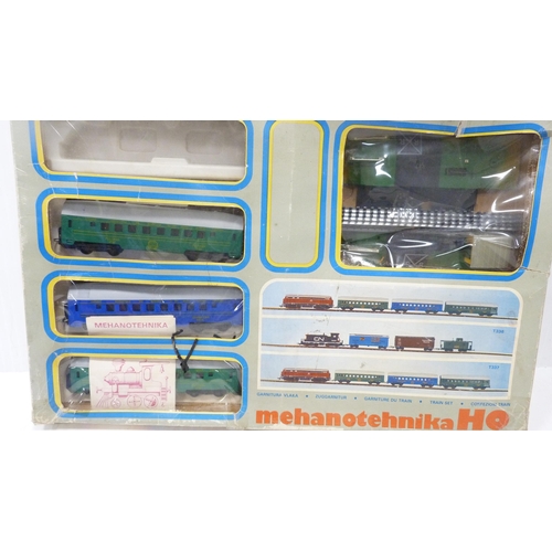 196 - Group of model railway OO guage coaches, with part boxed set of Hornby Railways Coronation Scot elec... 